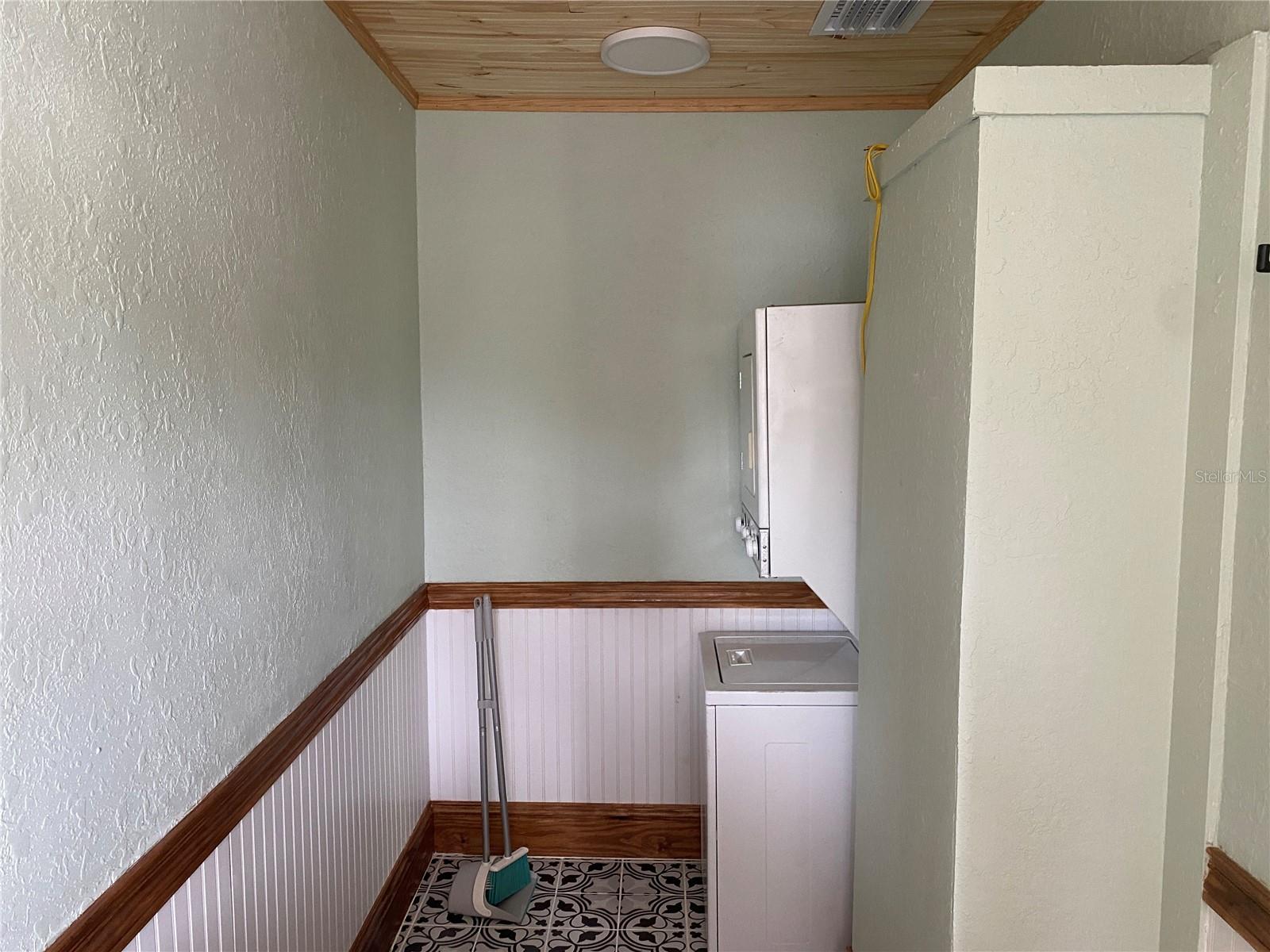 Listing photo id 38 for 2703 9th Street