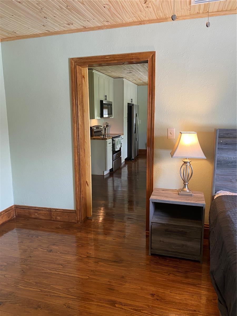 Listing photo id 39 for 2703 9th Street