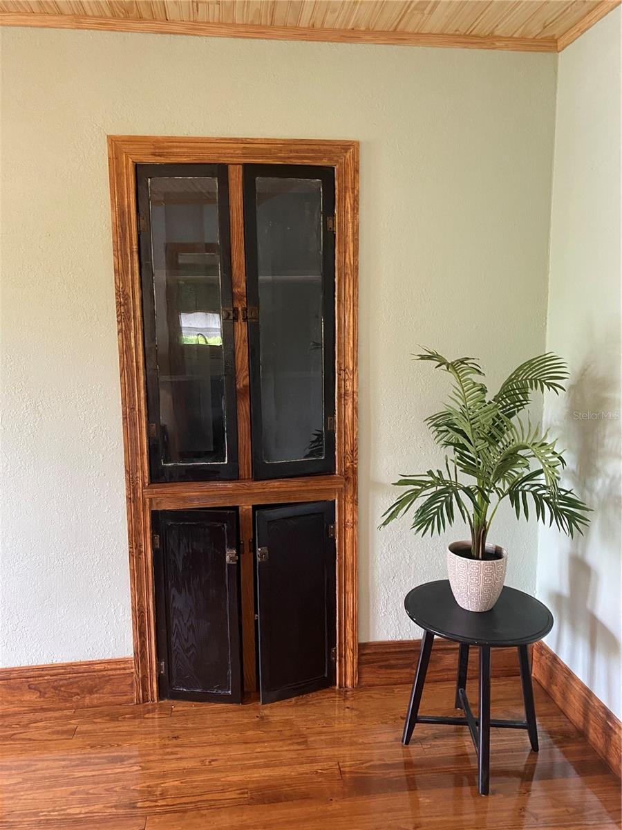 Listing photo id 40 for 2703 9th Street