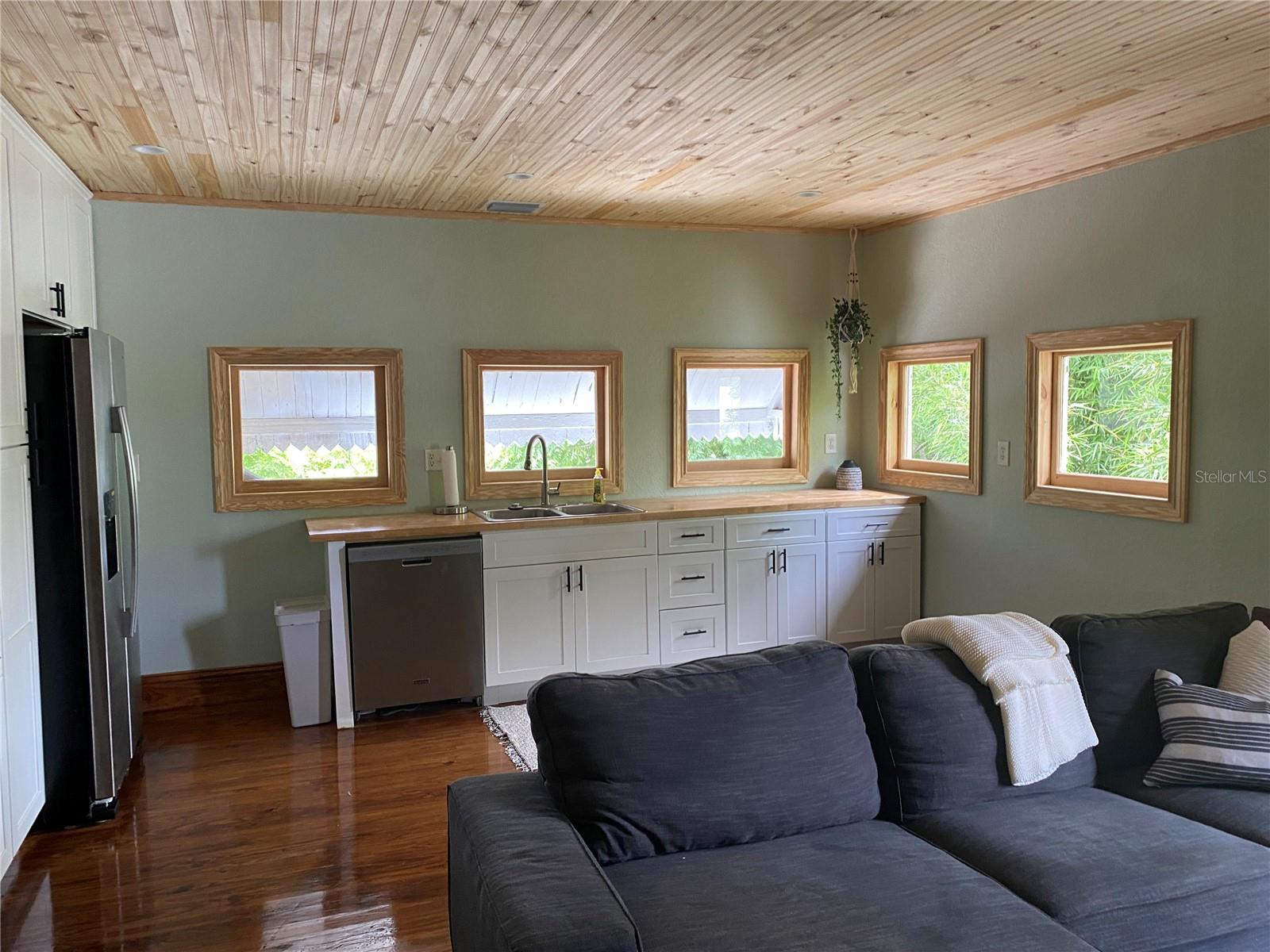 Listing photo id 42 for 2703 9th Street