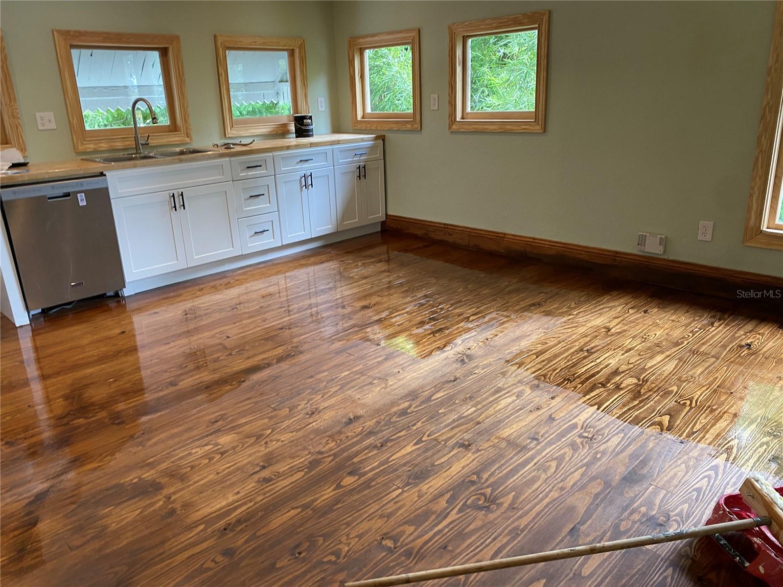 Listing photo id 4 for 2703 9th Street