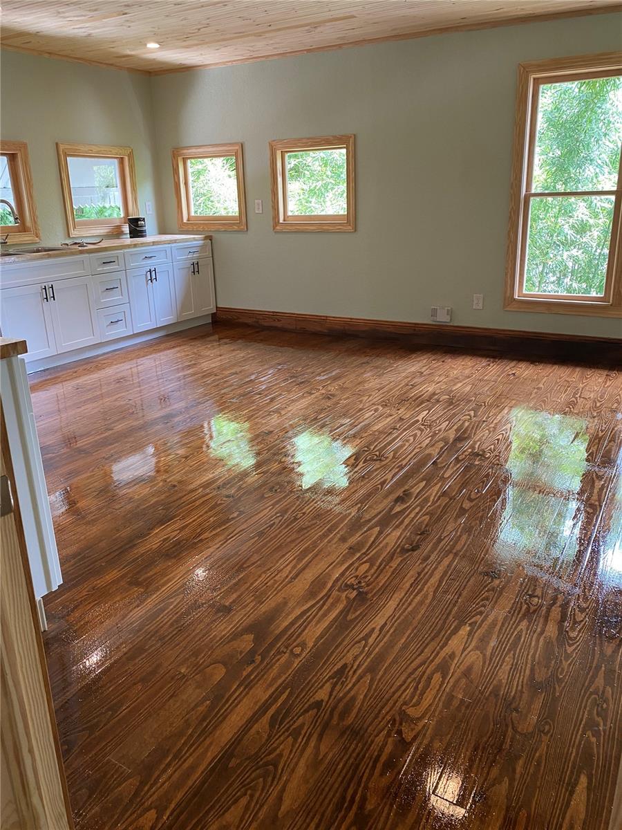 Listing photo id 5 for 2703 9th Street