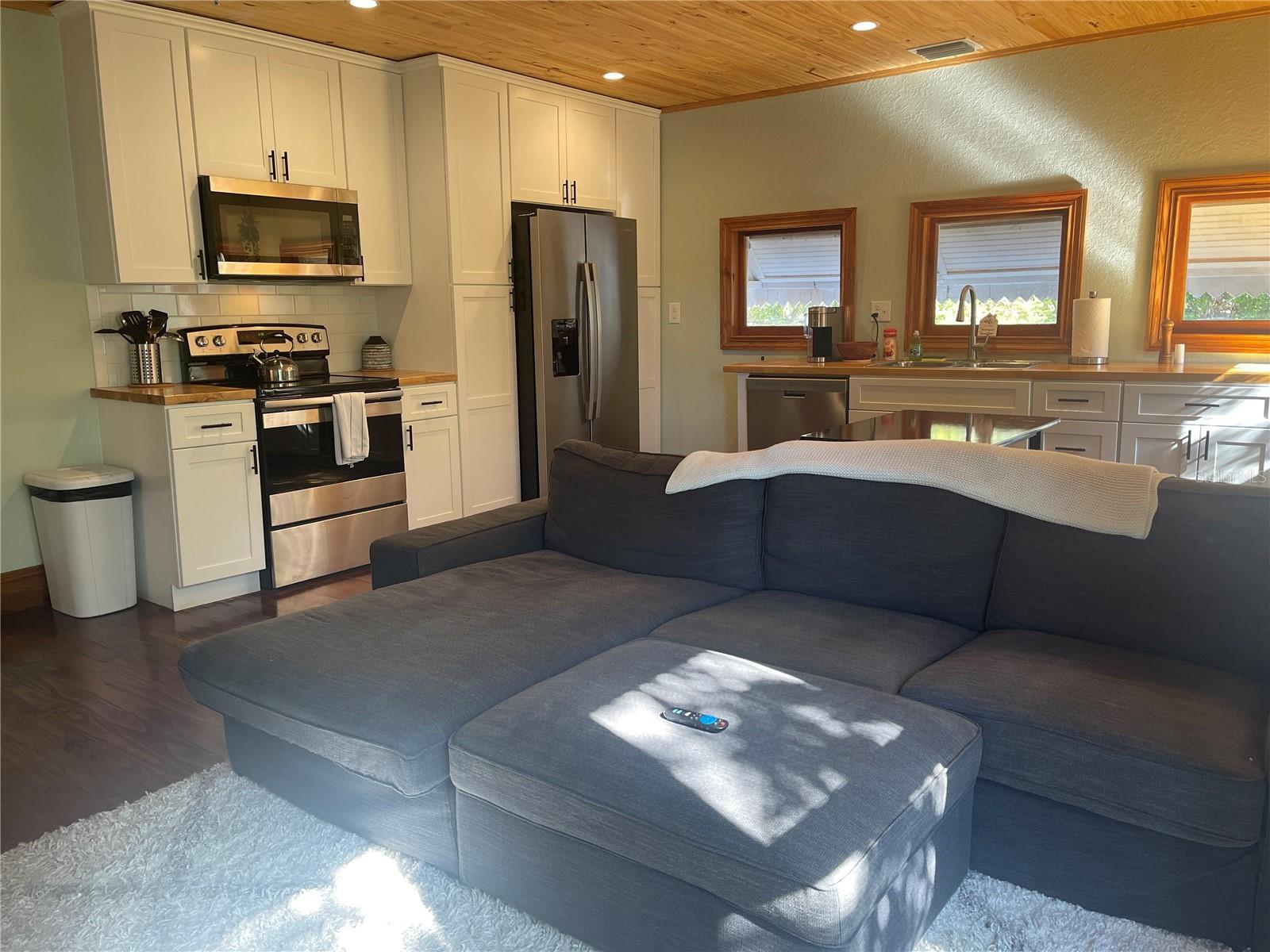 Listing photo id 7 for 2703 9th Street