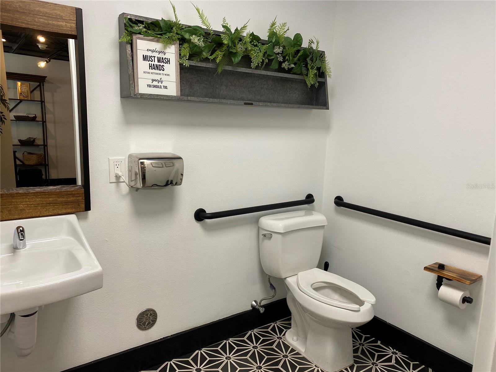 Image 11 of 12 For 1919 6th Avenue