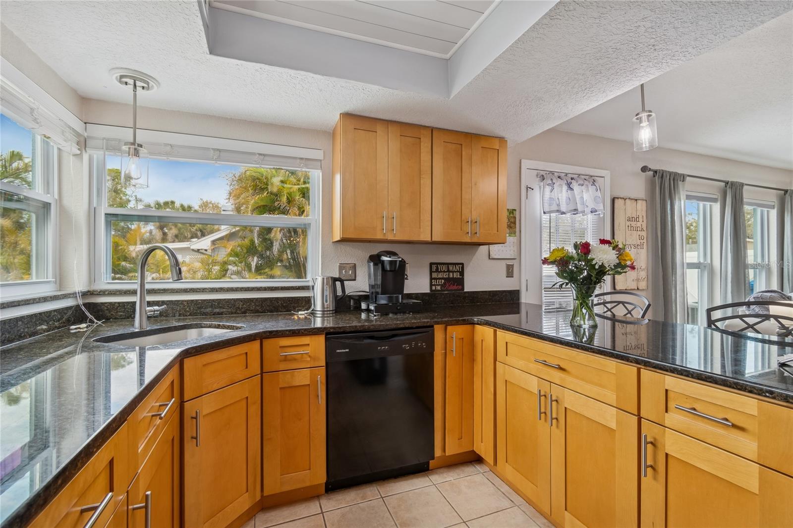 Image 17 of 50 For 605 25th Street Sw