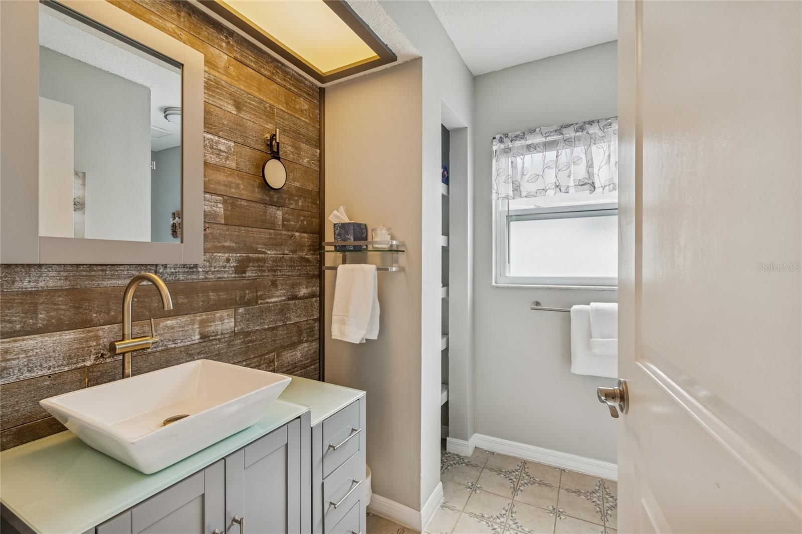 Image 27 of 50 For 605 25th Street Sw