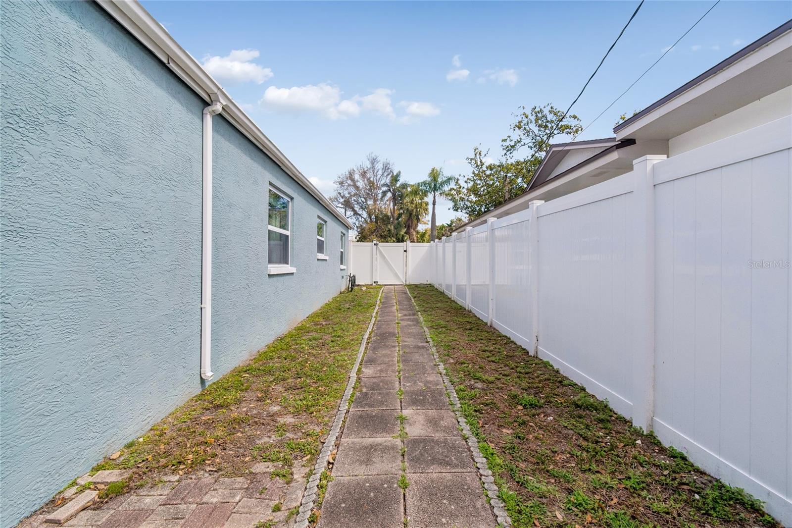 Image 39 of 50 For 605 25th Street Sw