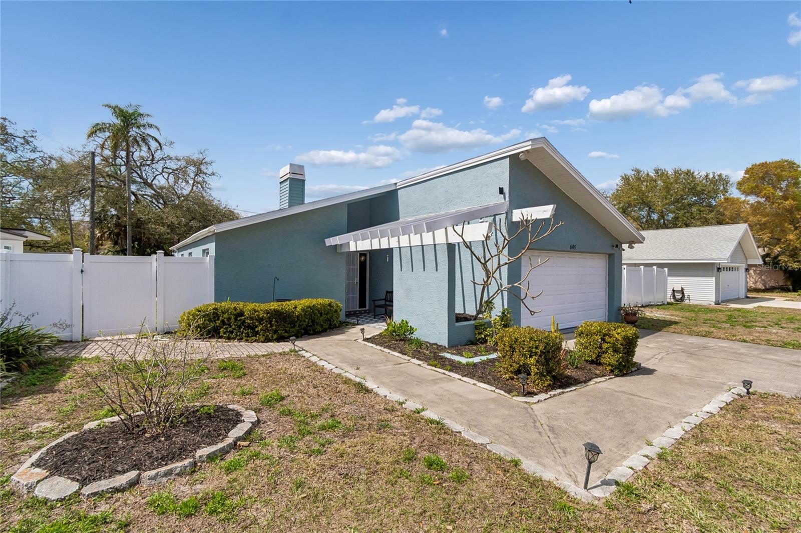 Image 4 of 50 For 605 25th Street Sw