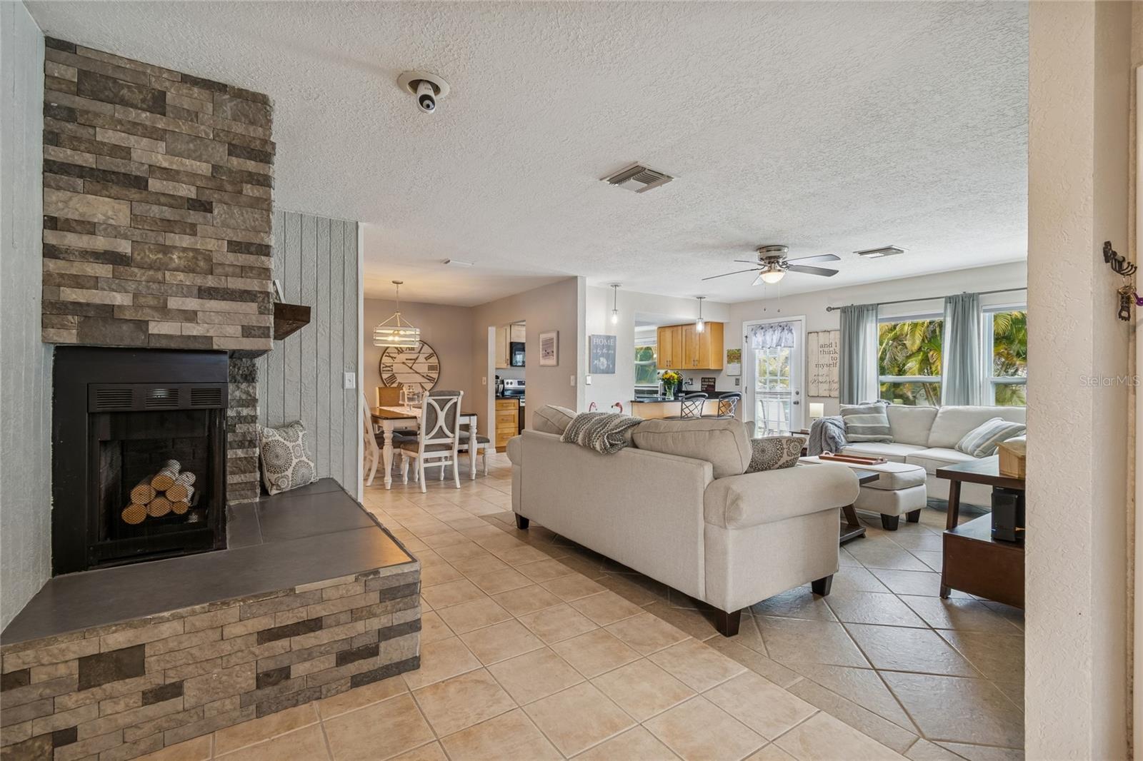 Image 9 of 50 For 605 25th Street Sw