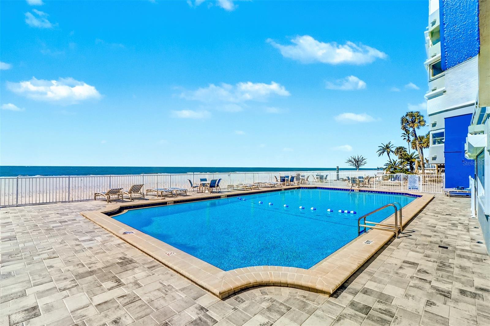 Image 4 of 36 For 17400 Gulf Boulevard H-2