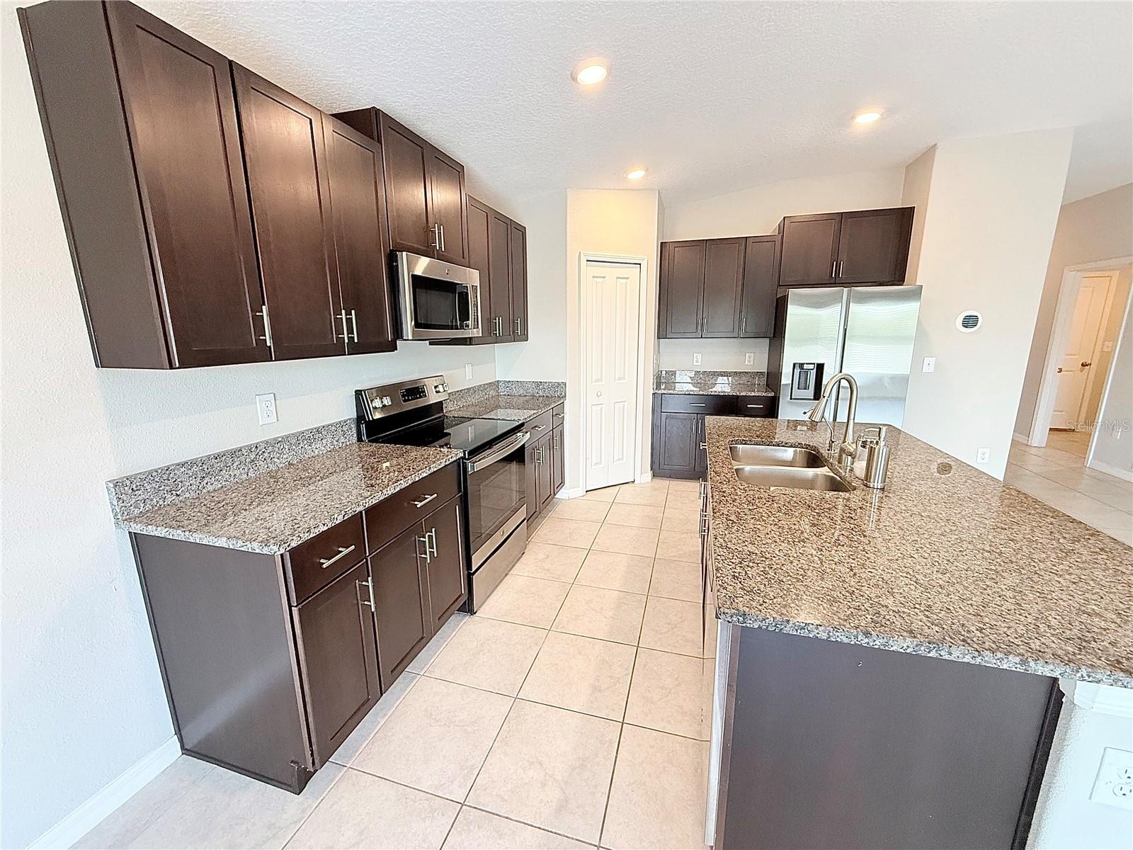 Image 5 of 19 For 15610 Charr Island Street