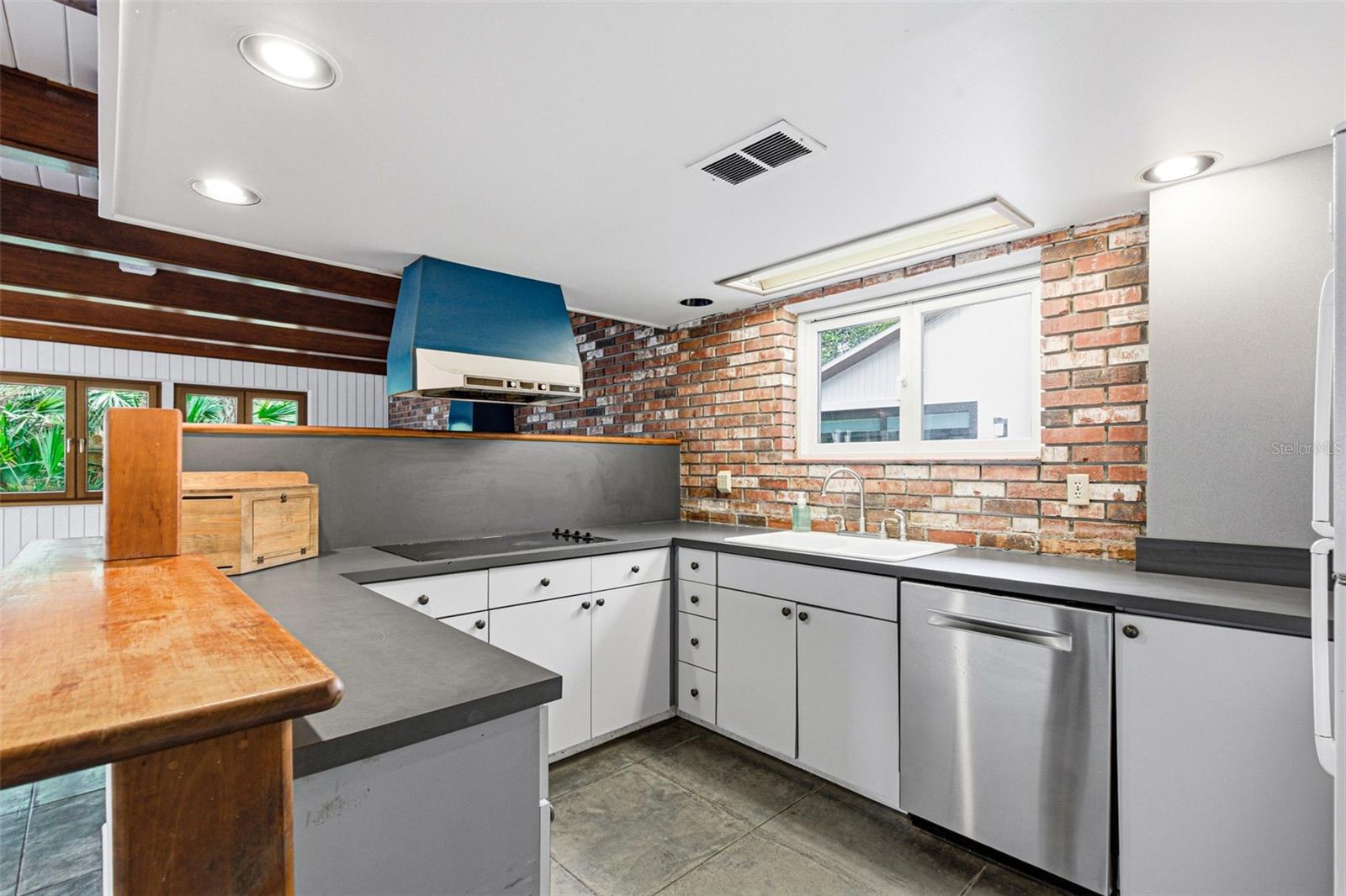 Image 15 of 64 For 1239 Alcazar Way S