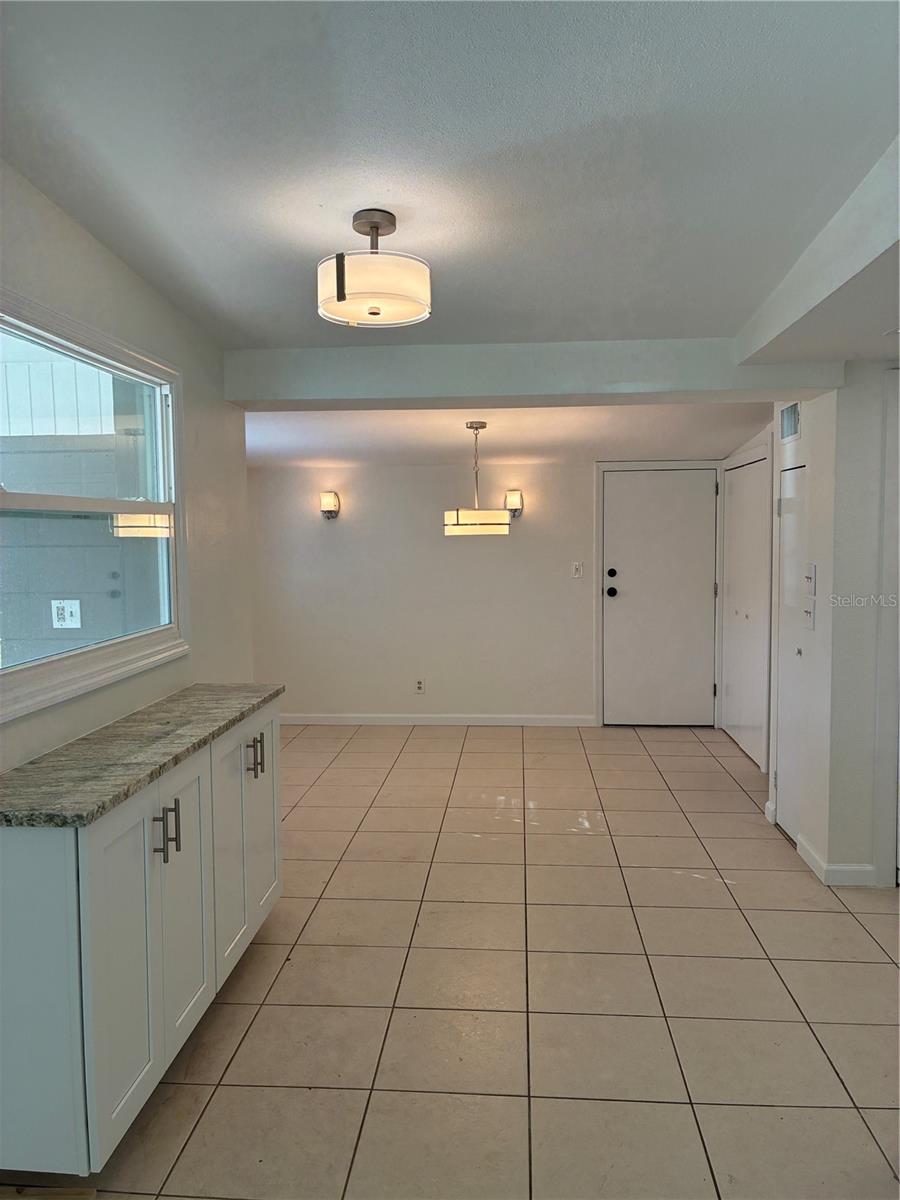 Image 11 of 32 For 6905 S Trask St