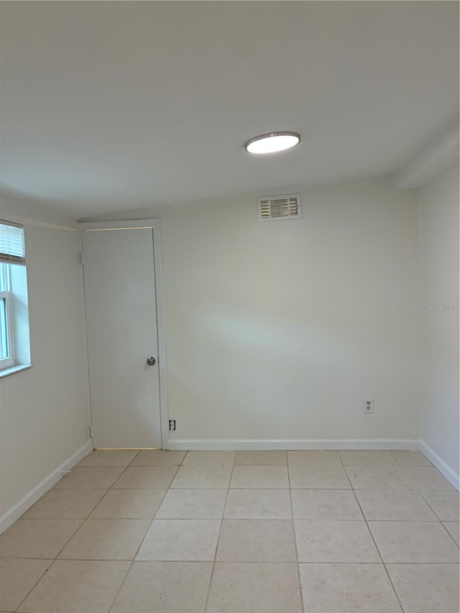 Image 13 of 32 For 6905 S Trask St