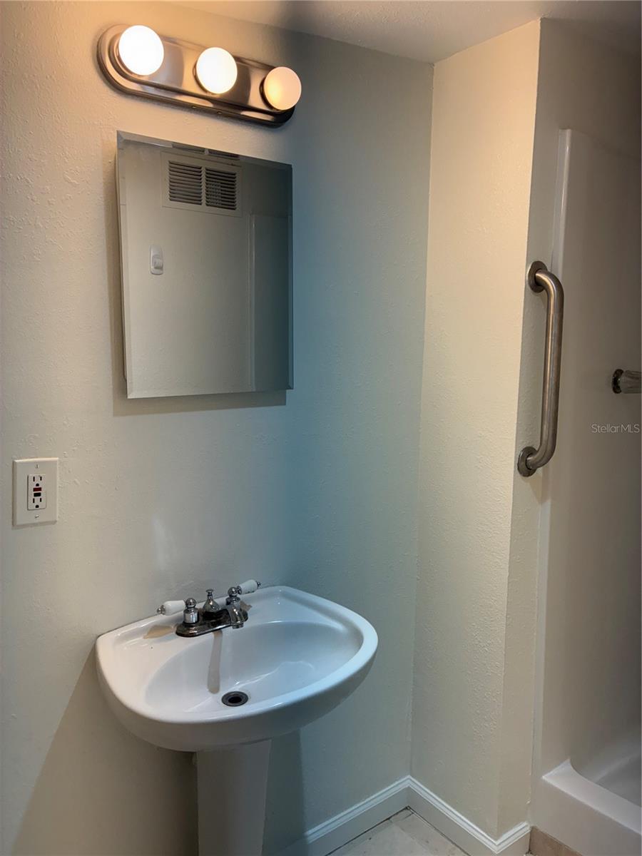 Image 15 of 32 For 6905 S Trask St