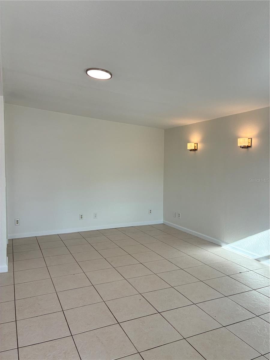 Image 3 of 32 For 6905 S Trask St