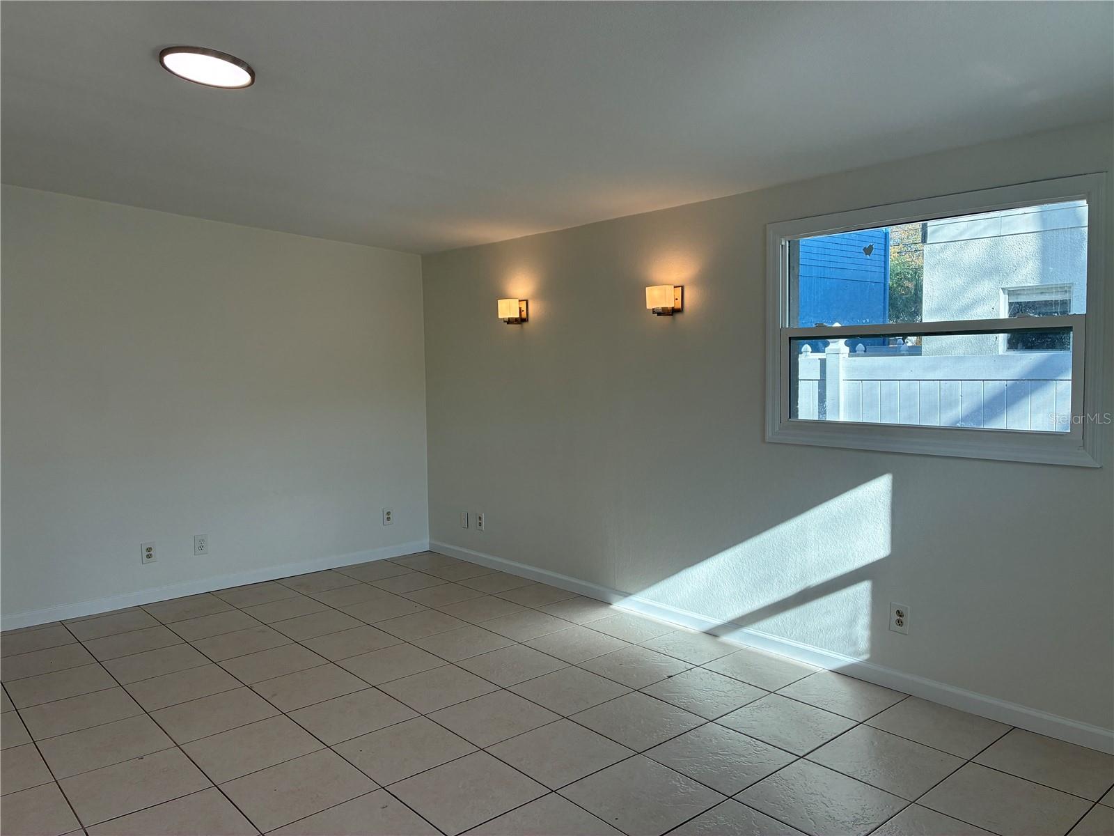 Image 4 of 32 For 6905 S Trask St