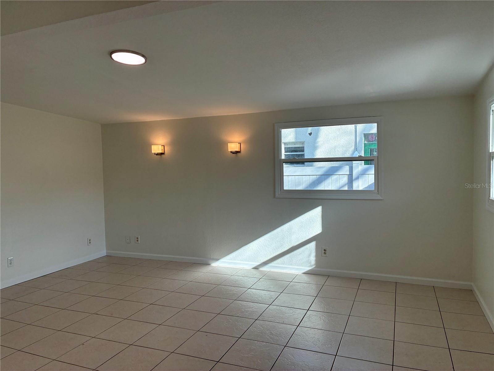 Image 5 of 32 For 6905 S Trask St