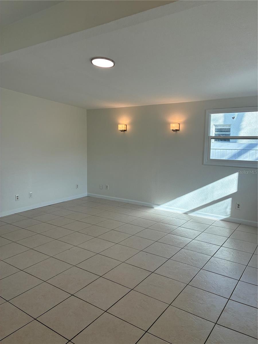 Image 6 of 32 For 6905 S Trask St