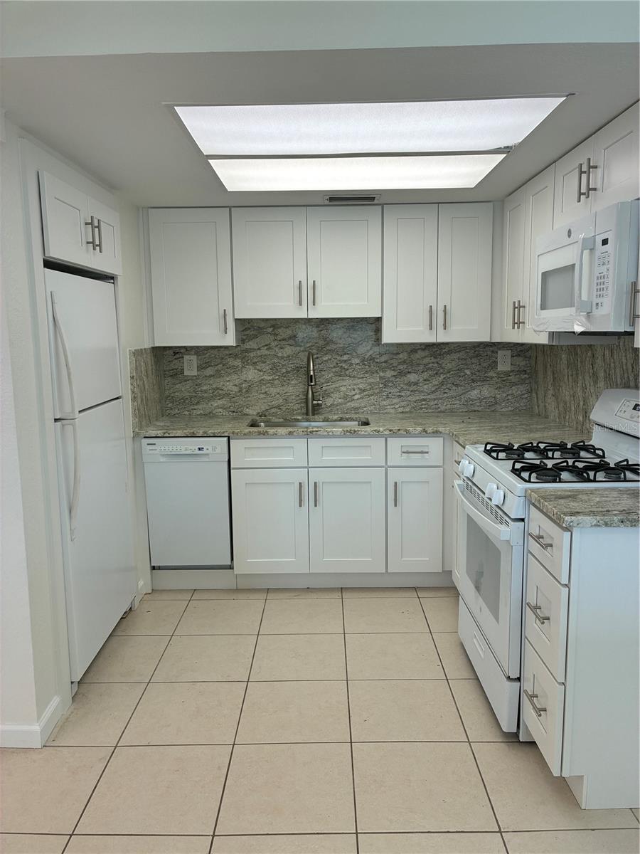 Image 8 of 32 For 6905 S Trask St