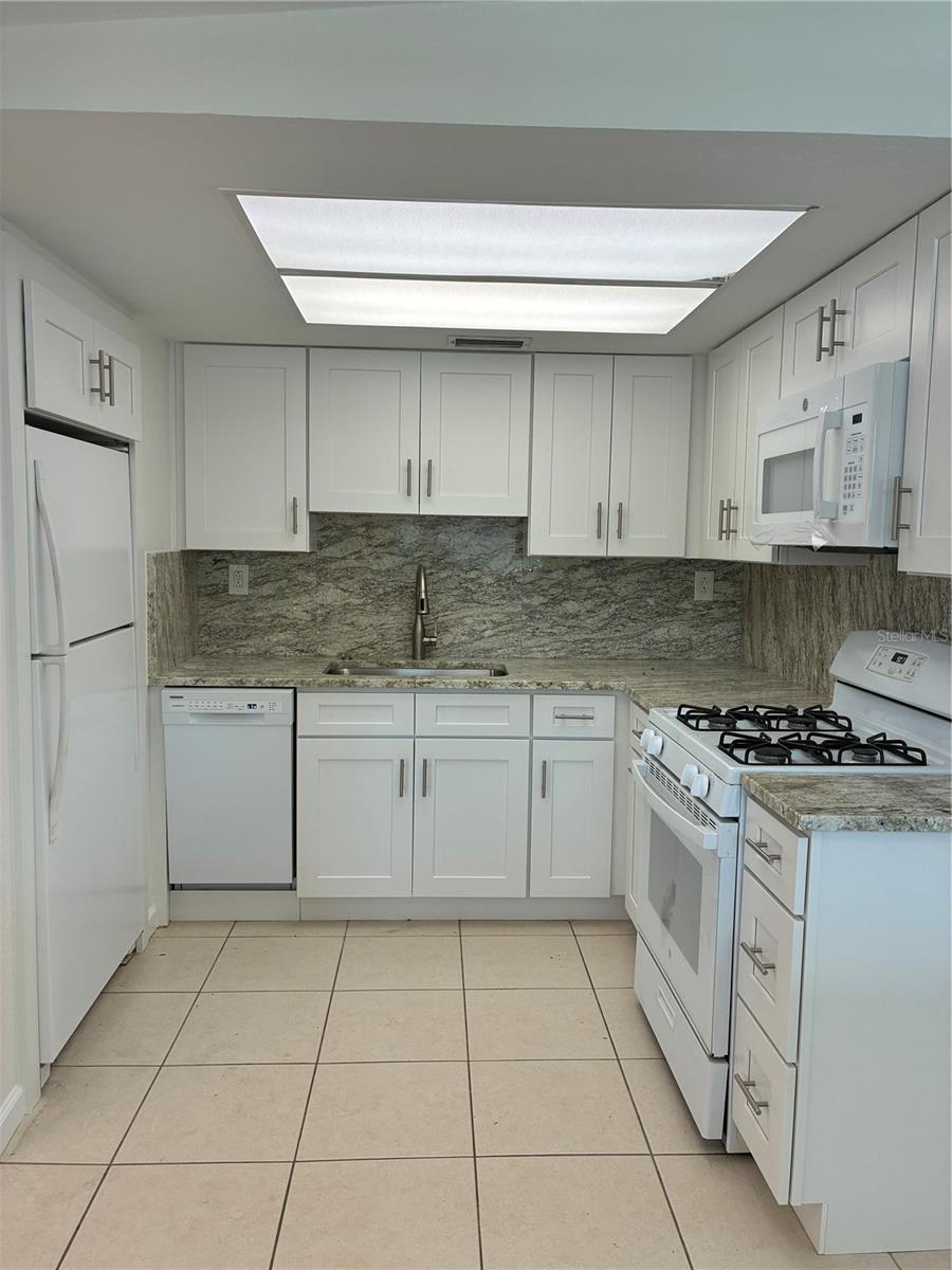 Image 9 of 32 For 6905 S Trask St