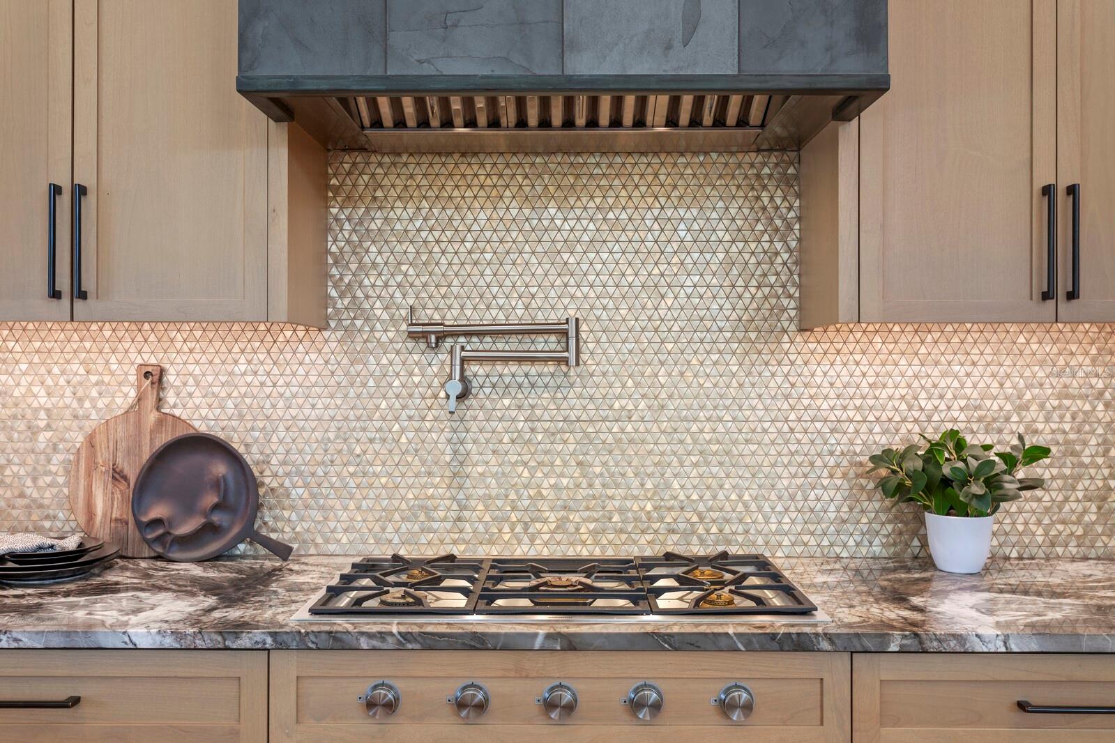 Listing photo id 18 for 5129 Neptune Way