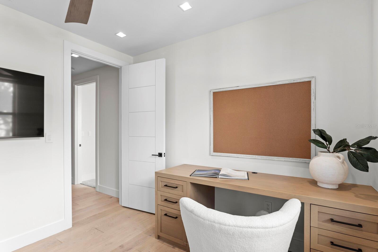 Listing photo id 26 for 5129 Neptune Way