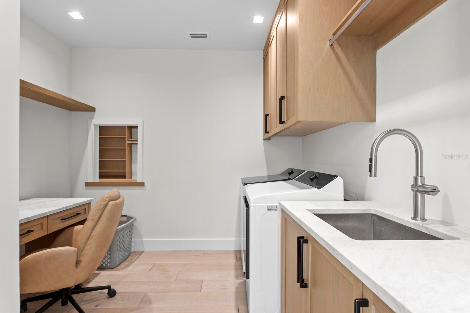 Listing photo id 37 for 5129 Neptune Way