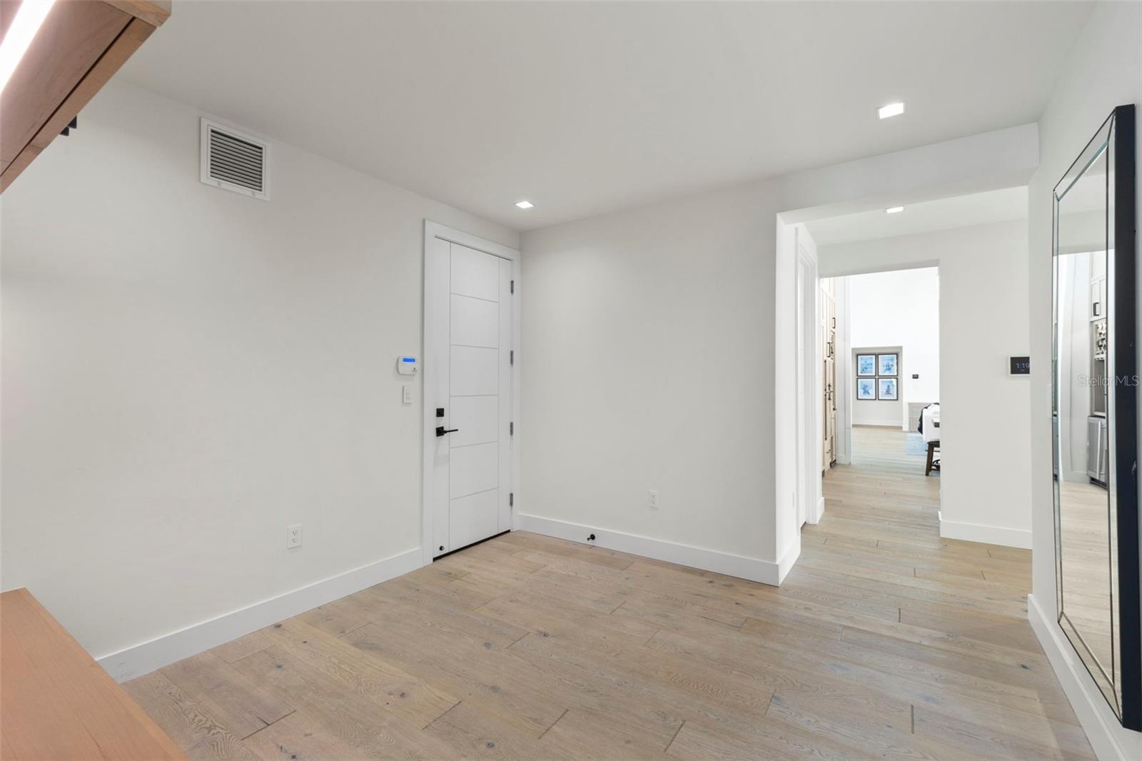 Listing photo id 41 for 5129 Neptune Way