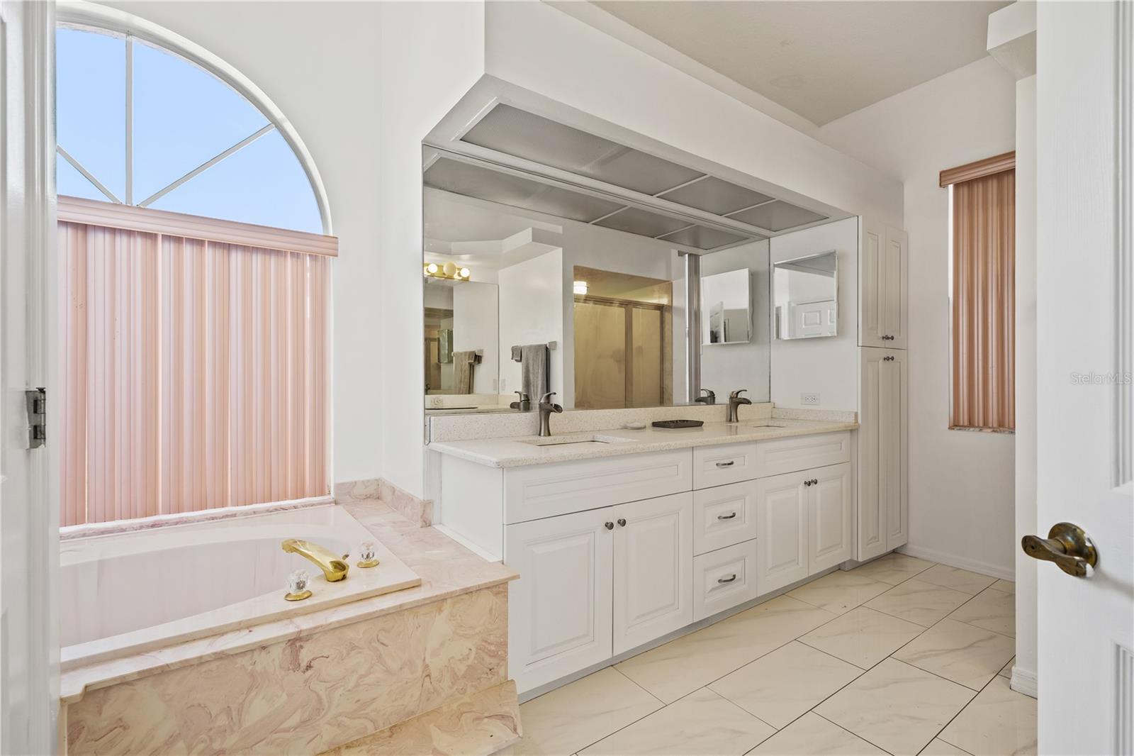 Image 10 of 23 For 4071 Black Oak Trail