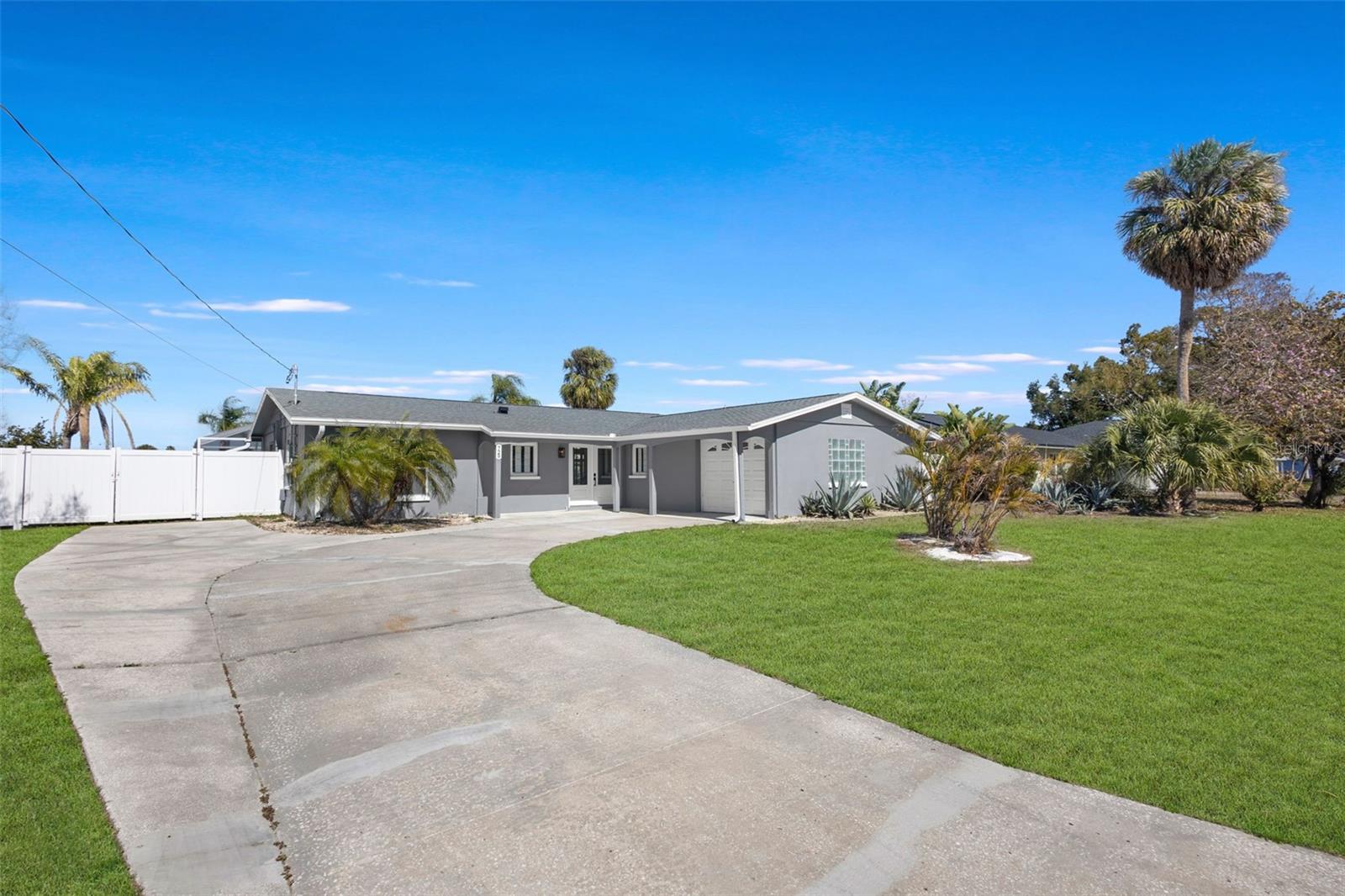 Image 2 of 27 For 729 Spanish Main Drive