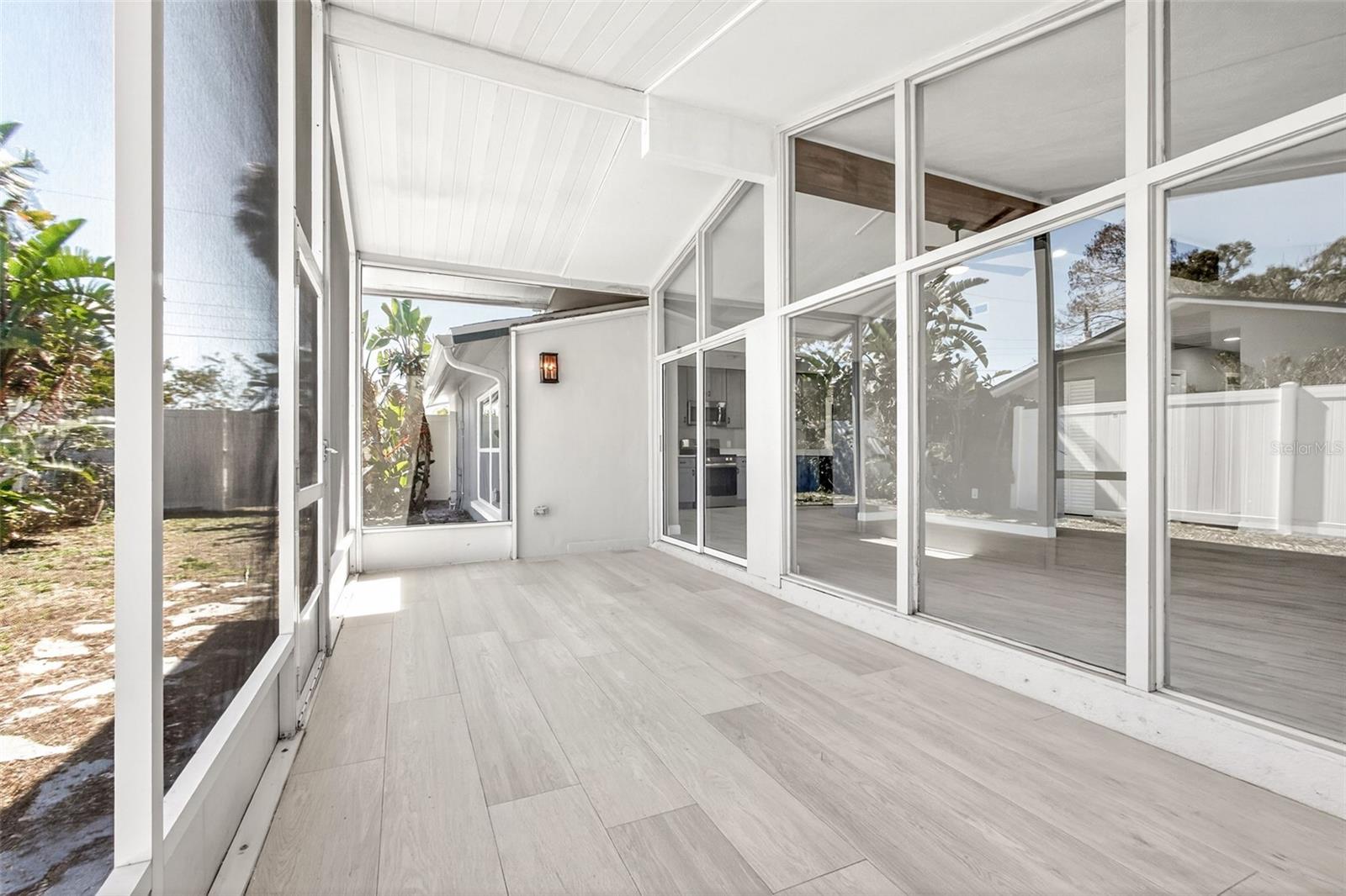 Image 21 of 27 For 729 Spanish Main Drive