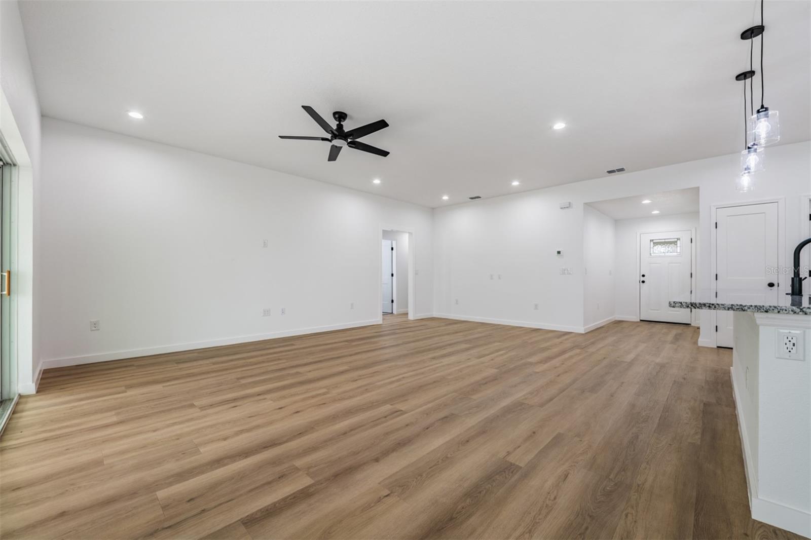 Image 18 of 39 For 38086 Countryside Place