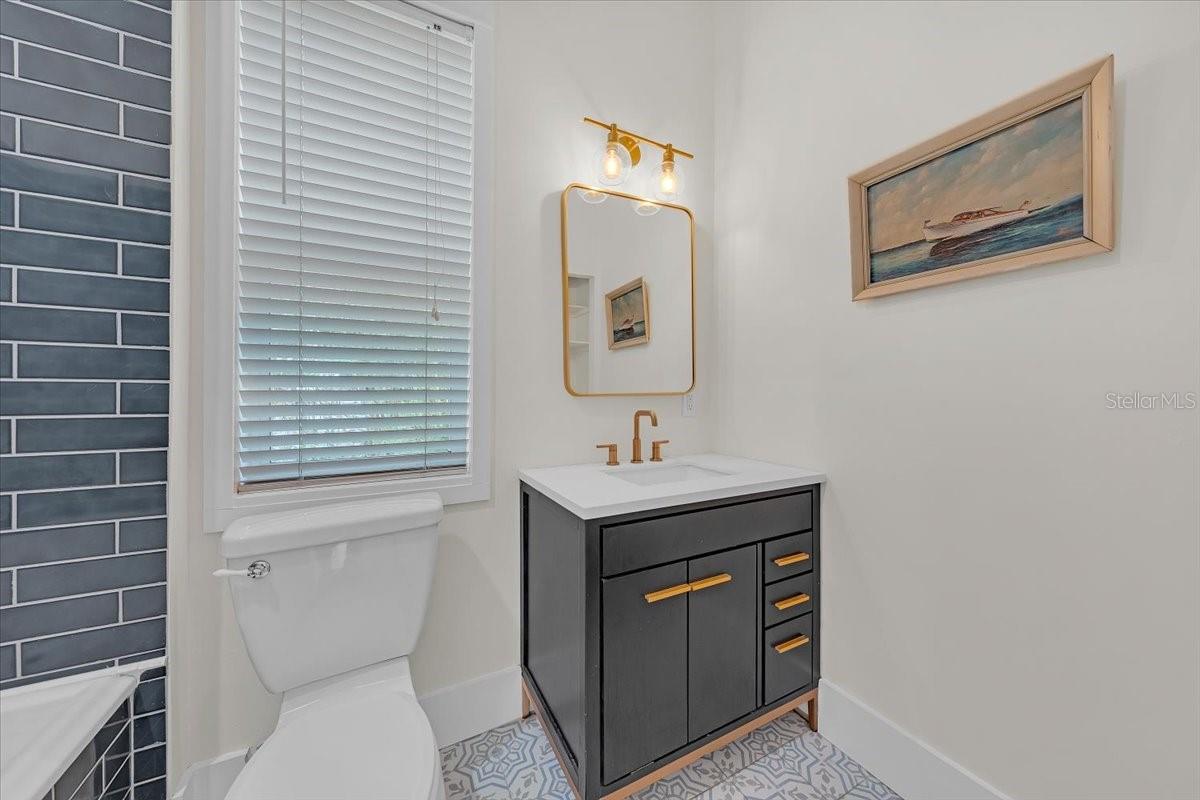 Image 17 of 59 For 4108 Lynn Avenue