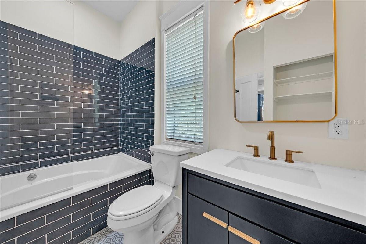 Image 18 of 59 For 4108 Lynn Avenue