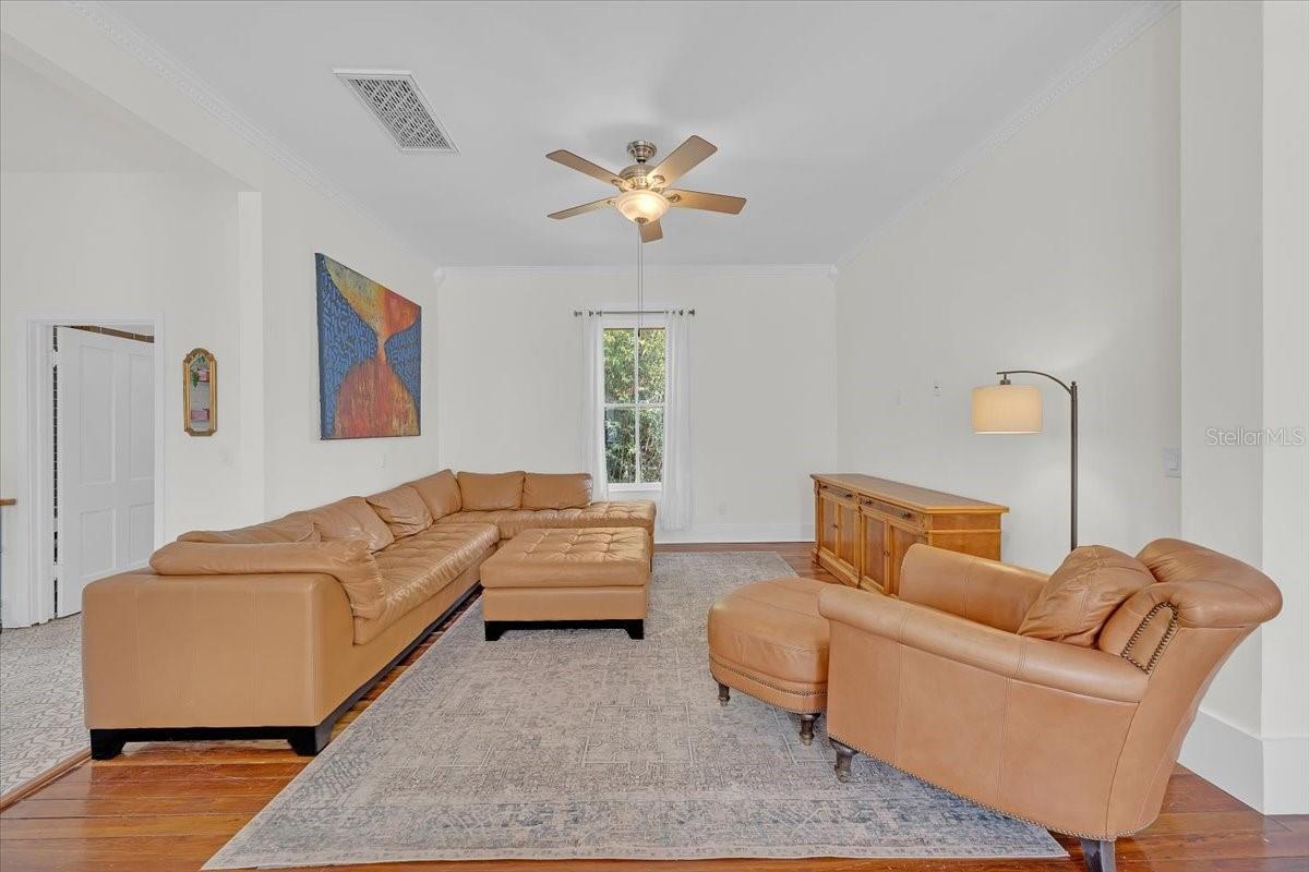 Image 21 of 59 For 4108 Lynn Avenue