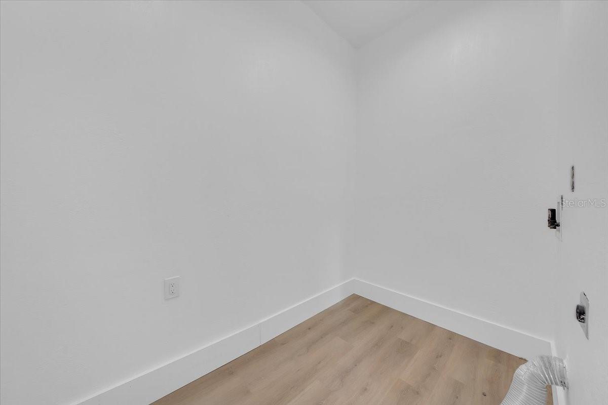 Image 45 of 59 For 4108 Lynn Avenue