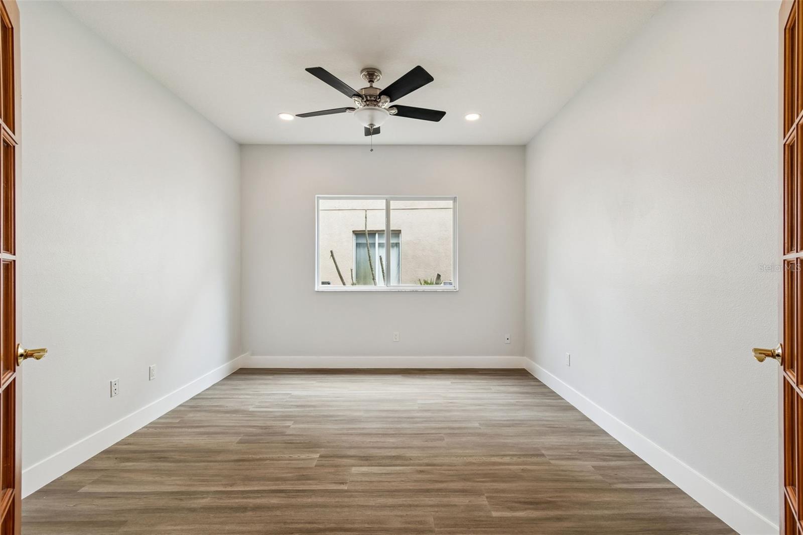 Image 15 of 88 For 18154 Sandy Pointe Drive