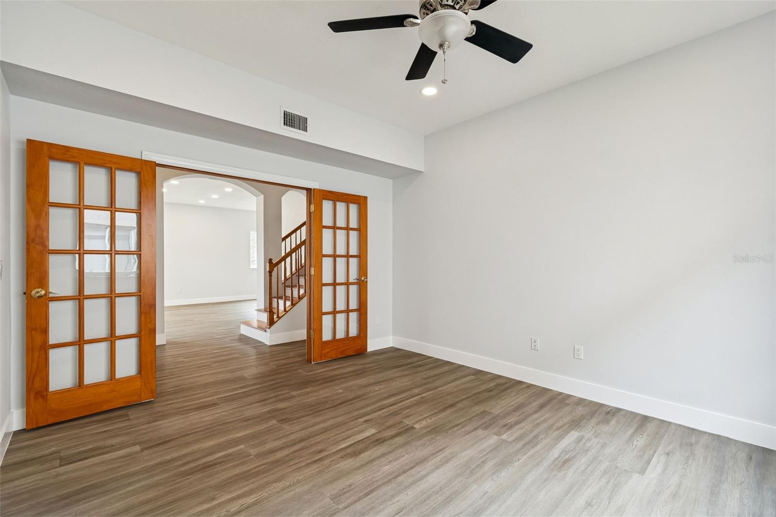 Image 17 of 88 For 18154 Sandy Pointe Drive