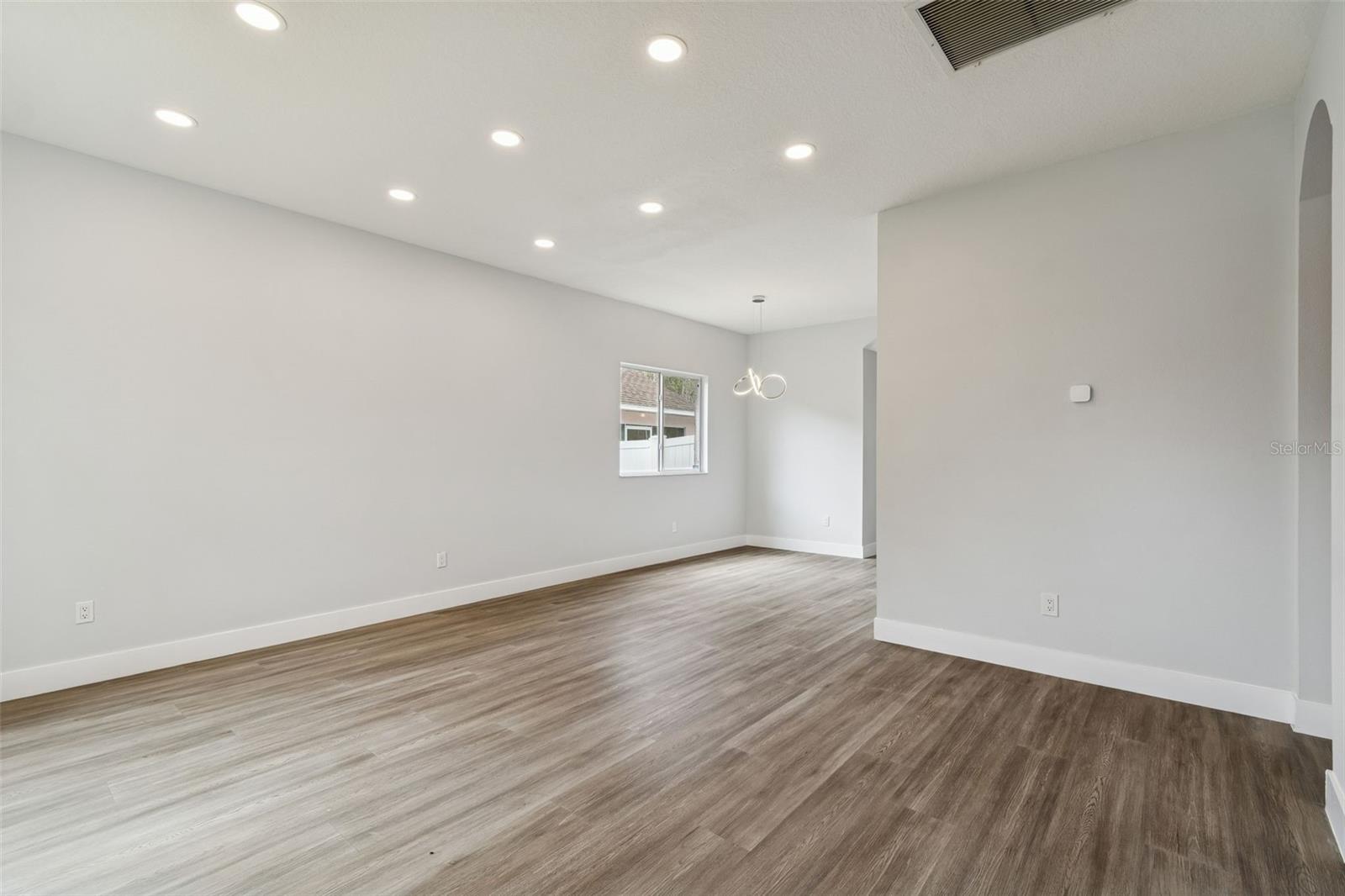 Image 19 of 88 For 18154 Sandy Pointe Drive