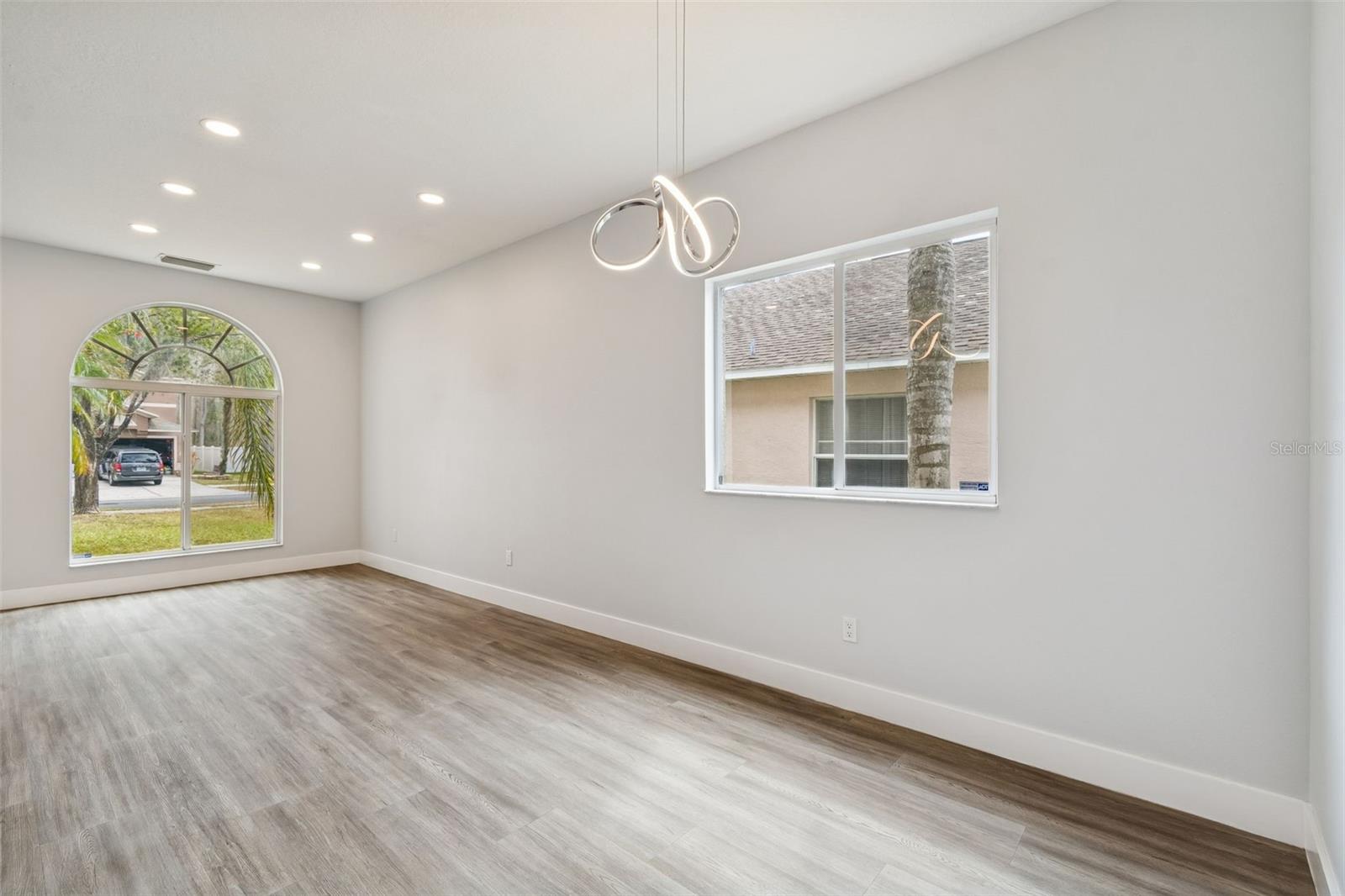 Image 22 of 88 For 18154 Sandy Pointe Drive