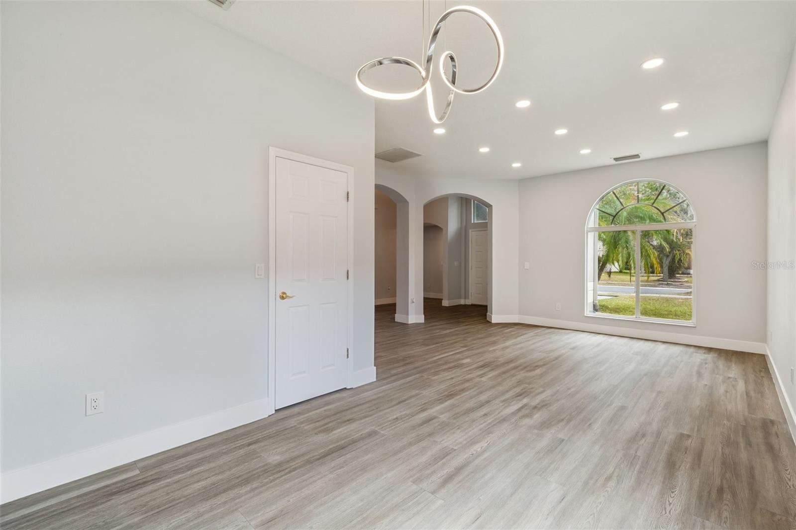 Image 23 of 88 For 18154 Sandy Pointe Drive