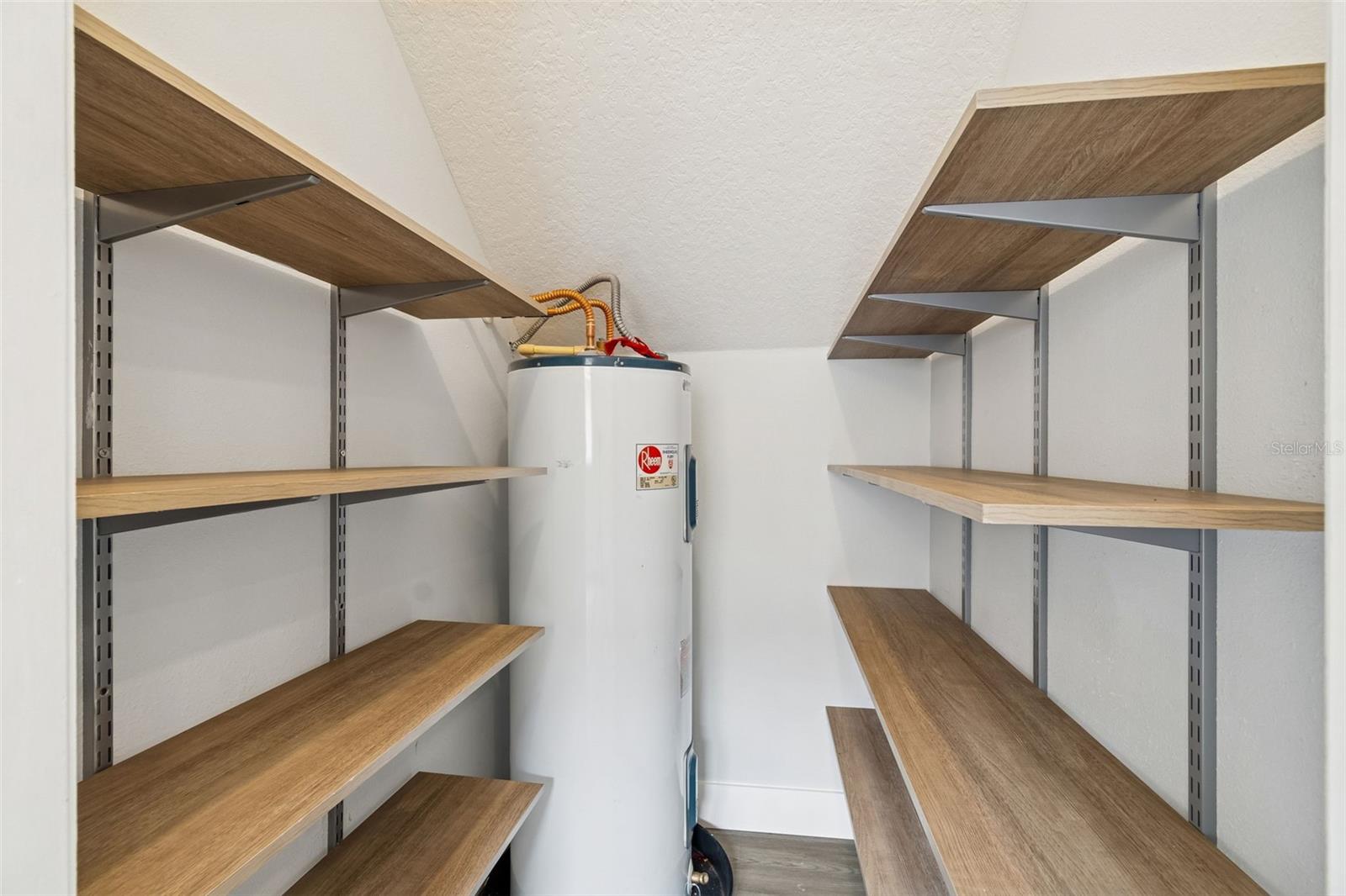 Image 24 of 88 For 18154 Sandy Pointe Drive