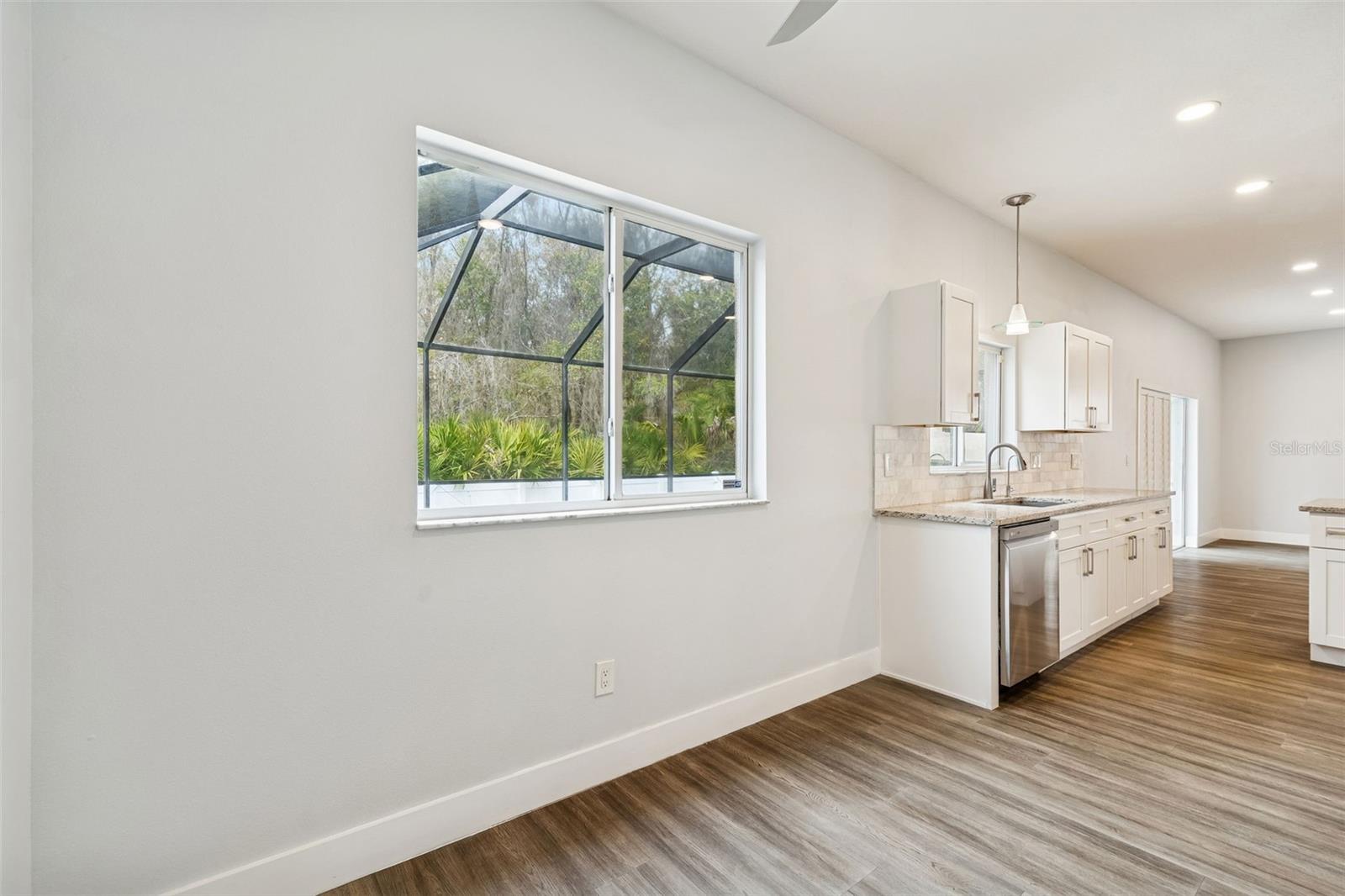 Image 27 of 88 For 18154 Sandy Pointe Drive