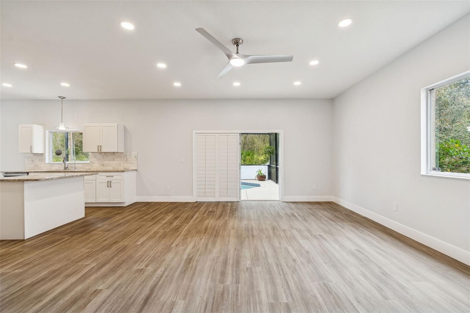 Image 36 of 88 For 18154 Sandy Pointe Drive