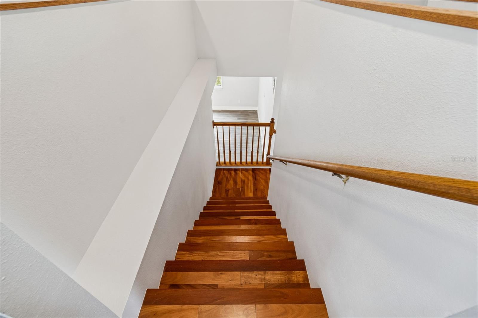 Image 38 of 88 For 18154 Sandy Pointe Drive