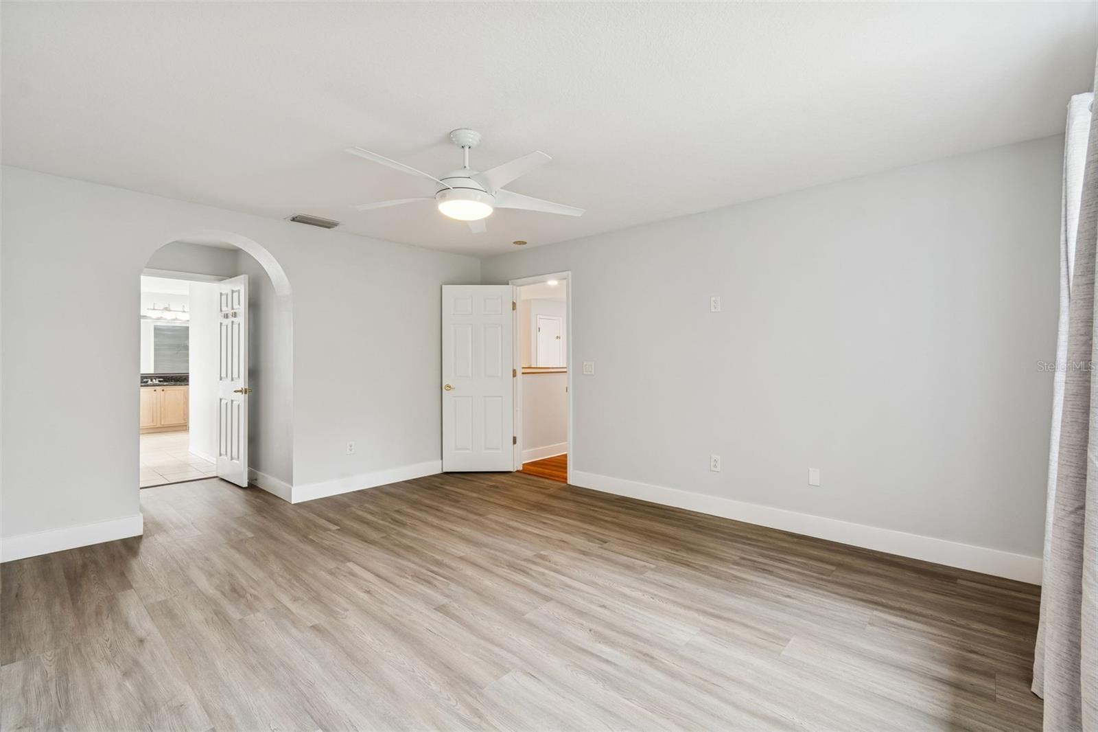 Image 43 of 88 For 18154 Sandy Pointe Drive