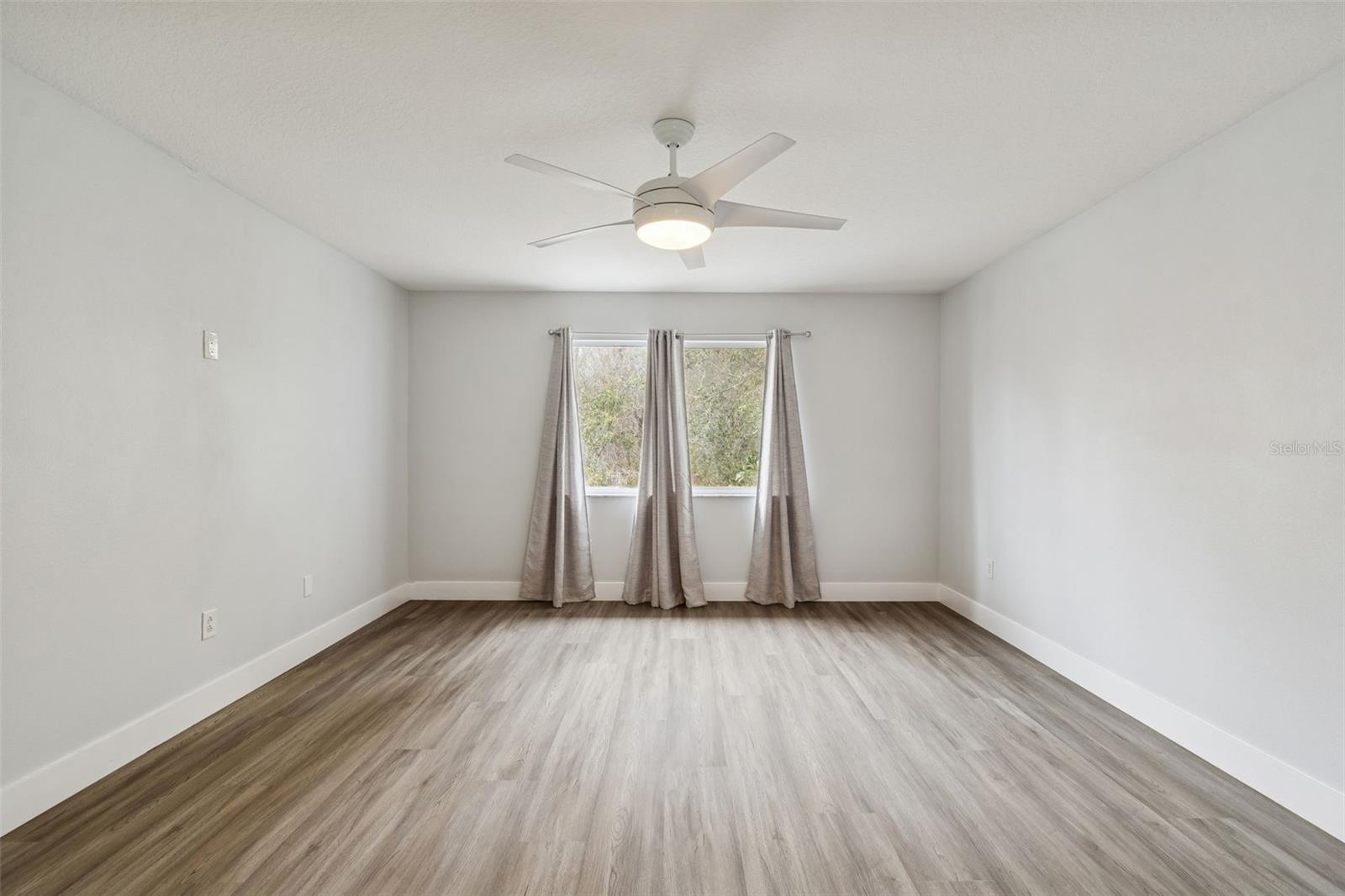 Image 47 of 88 For 18154 Sandy Pointe Drive