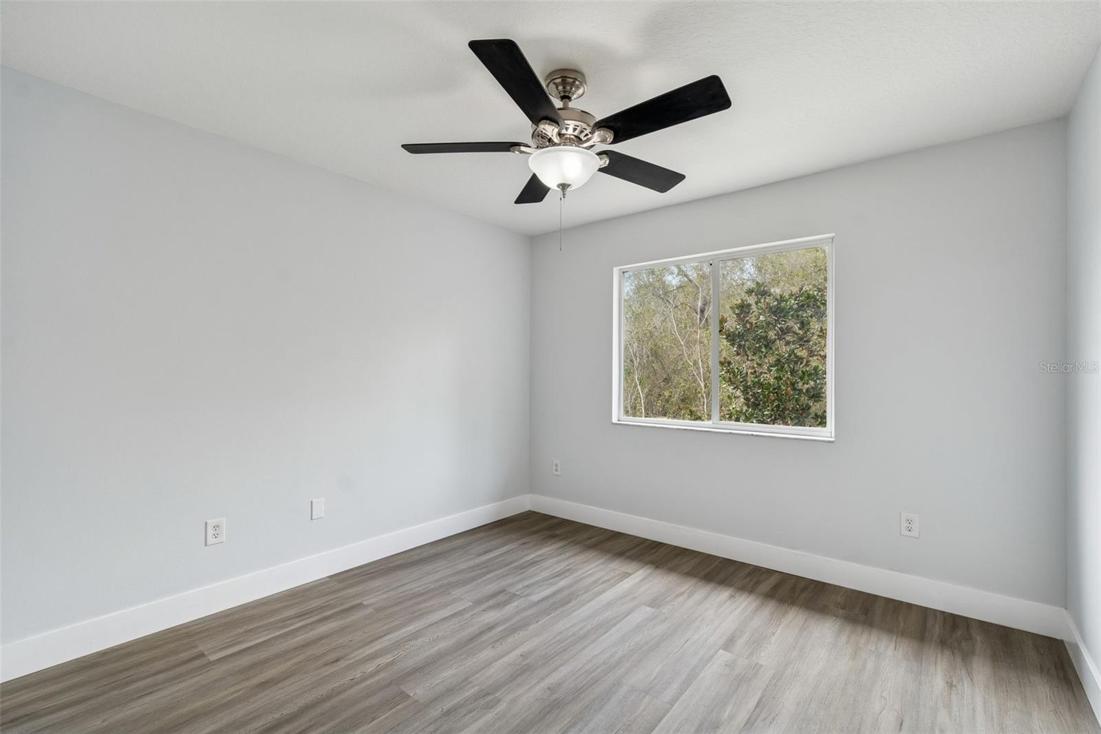 Image 57 of 88 For 18154 Sandy Pointe Drive