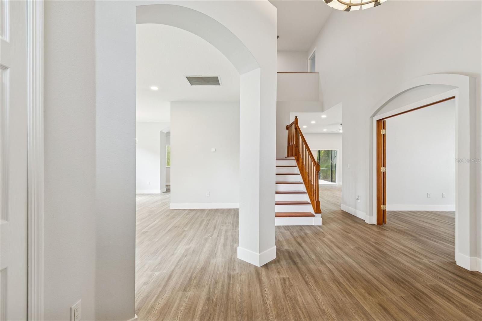 Image 8 of 88 For 18154 Sandy Pointe Drive